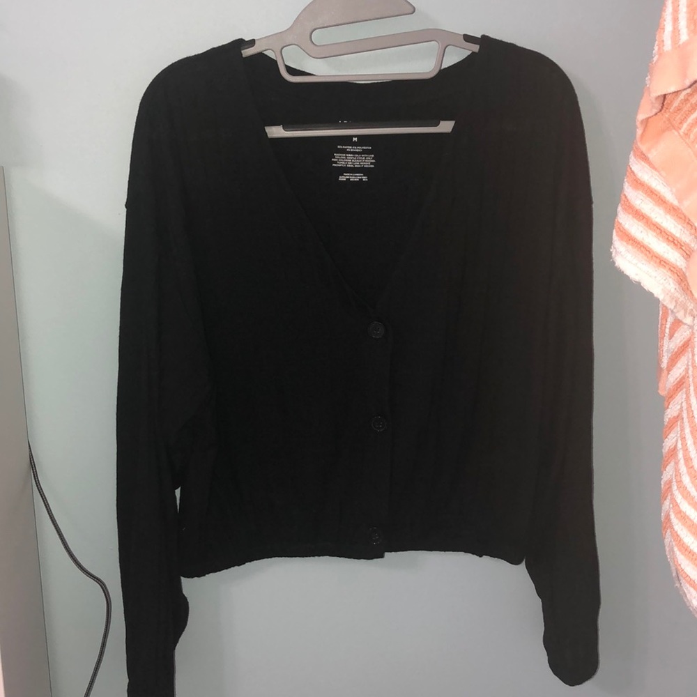 Black ribbed cuffed long sleeve shirt